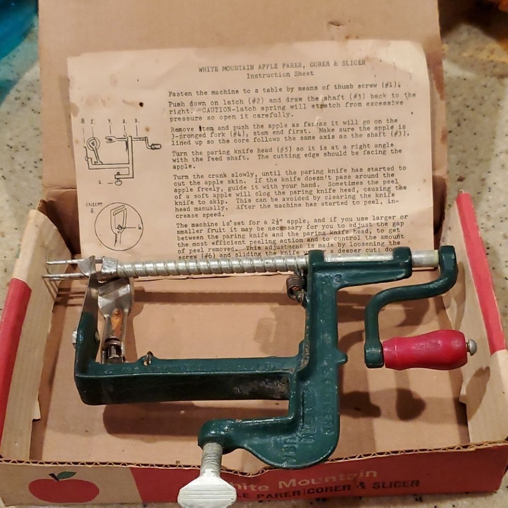Vtg. WhitE Mountain Apple Parker Corer Slicer